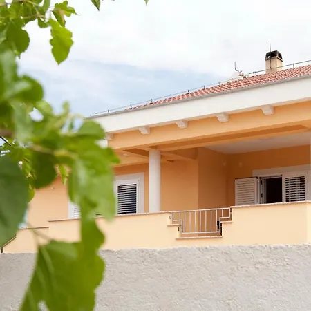 Karmen Villa Debeljak