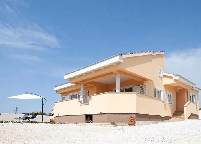 Karmen Villa
