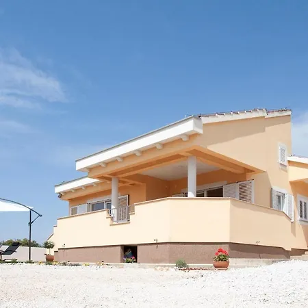Karmen Villa