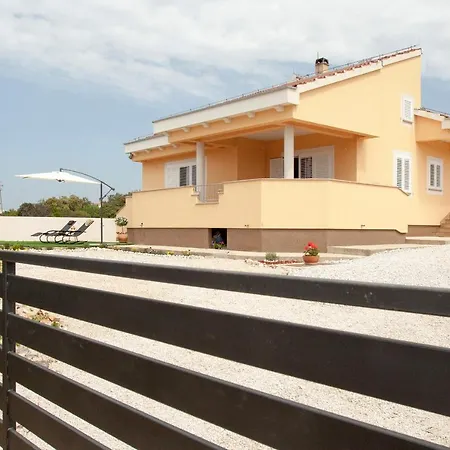 Villa Karmen *
