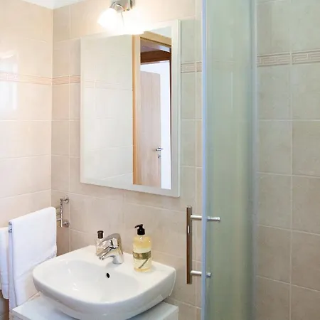 Villa Karmen Debeljak