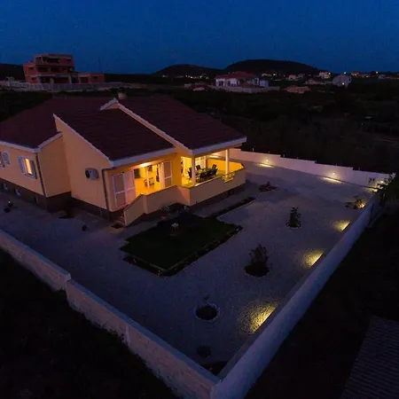 Villa Karmen Debeljak