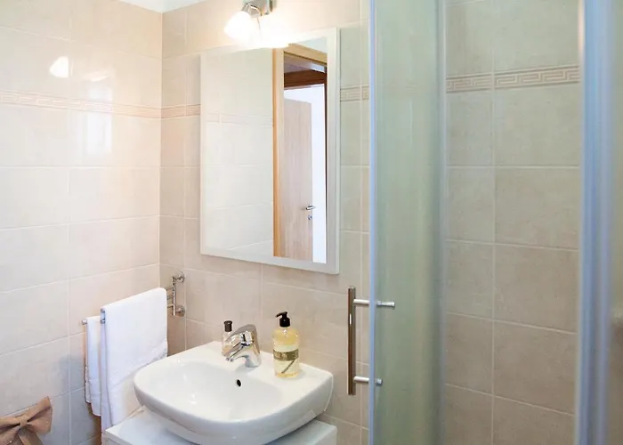 فيلة Karmen Debeljak